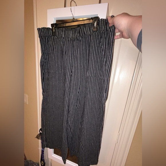 Wide Leg Linen Pin Stripe Pants - Picture 2 of 2